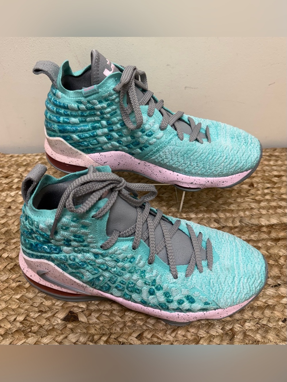 Nike LeBron 17 South Beach Youth 6.5